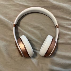 rose gold beats solo 3